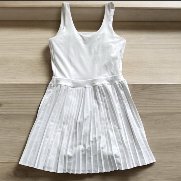 All in Motion Pleated White ivory Activewear with Inner Shorts size M. - Picture 7 of 14